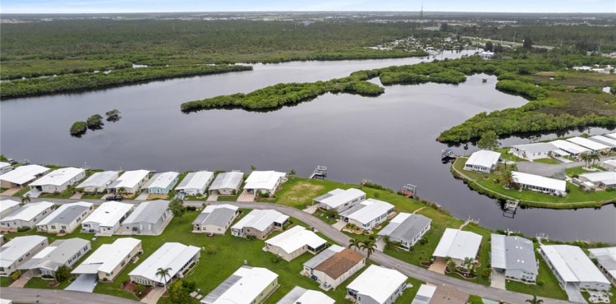 Terrain à North Port, Floride № 1267812