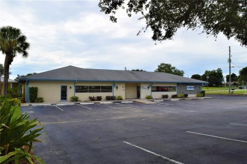 Commercial property in Lake Placid, Florida 782.14 sq.m. № 1137825 - photo 1