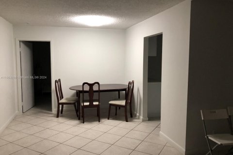 Condo in Sunny Isles Beach, Florida, 1 bedroom  № 1377571 - photo 13