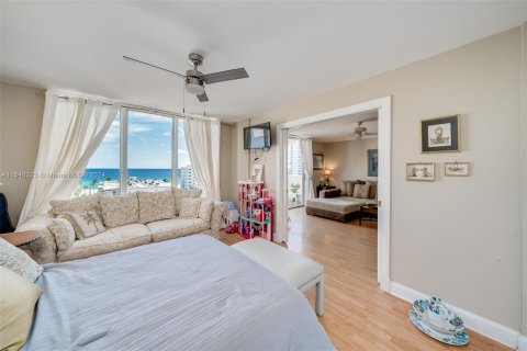 Condo in Hollywood, Florida, 2 bedrooms  № 1316698 - photo 23