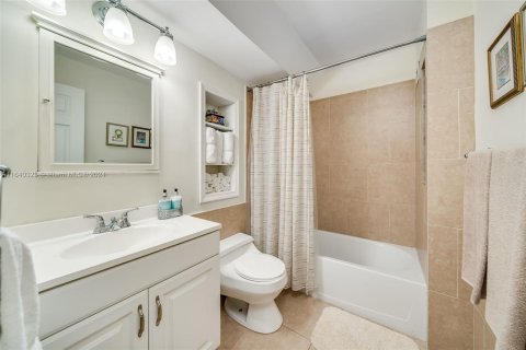 Condo in Hollywood, Florida, 2 bedrooms  № 1316698 - photo 25