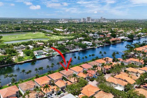 Casa en venta en Hollywood, Florida, 5 dormitorios, 312.06 m2 № 1345412 - foto 2