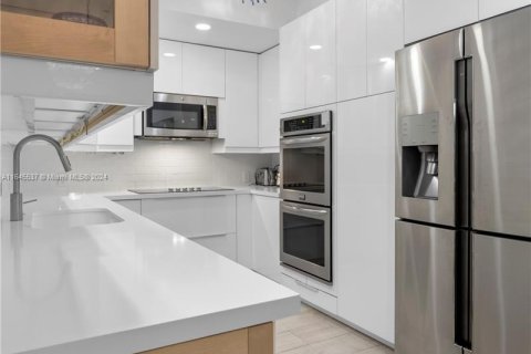 Copropriété à vendre à Miami Beach, Floride: 2 chambres, 114.83 m2 № 1345414 - photo 11