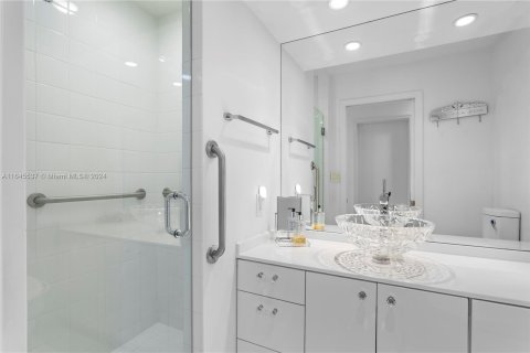 Condo in Miami Beach, Florida, 2 bedrooms  № 1345414 - photo 26