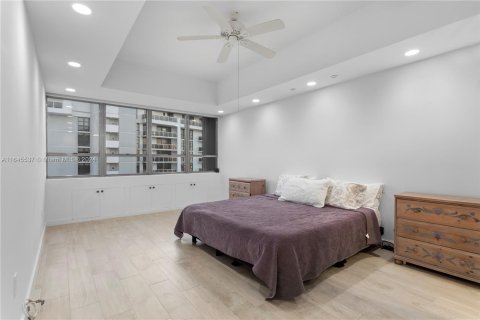 Condo in Miami Beach, Florida, 2 bedrooms  № 1345414 - photo 16