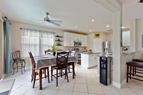 Casa en venta en Kissimmee, Florida, 4 dormitorios, 210.89 m2 № 1324760 - foto 9