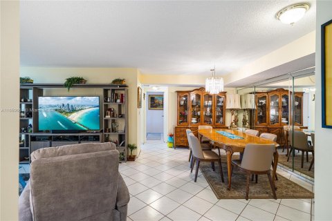 Condo in Sunny Isles Beach, Florida, 2 bedrooms  № 1332812 - photo 4