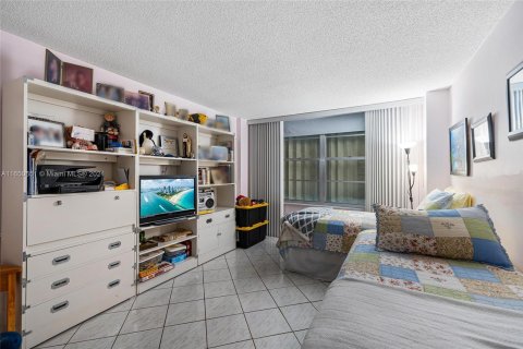 Condo in Sunny Isles Beach, Florida, 2 bedrooms  № 1332812 - photo 10