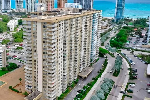 Condo in Sunny Isles Beach, Florida, 2 bedrooms  № 1332812 - photo 14