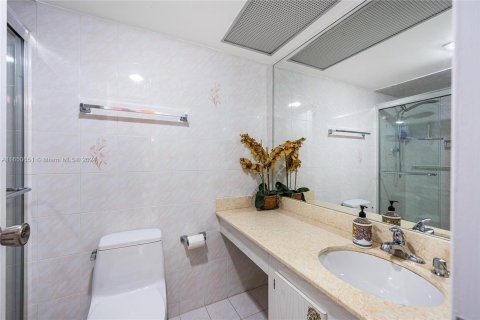 Condo in Sunny Isles Beach, Florida, 2 bedrooms  № 1332812 - photo 11