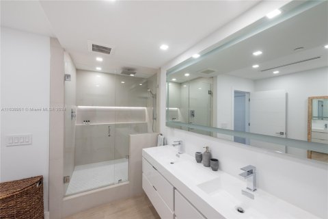 Condo in Key Biscayne, Florida, 2 bedrooms  № 1332405 - photo 15