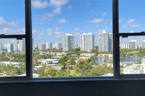 Condominio en venta en Hallandale Beach, Florida, 1 dormitorio, 68.84 m2 № 986268 - foto 4