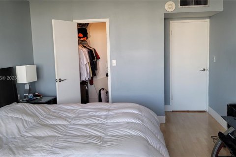 Condominio en venta en Hallandale Beach, Florida, 1 dormitorio, 68.84 m2 № 986268 - foto 9