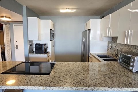 Condominio en venta en Hallandale Beach, Florida, 1 dormitorio, 68.84 m2 № 986268 - foto 18