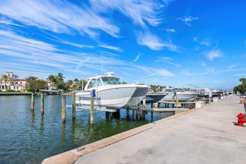 Townhouse in Stuart, Florida 4 bedrooms, 363.62 sq.m. № 1170952 - photo 20