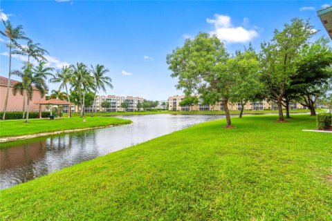 Condo in Tamarac, Florida, 2 bedrooms  № 1315694 - photo 14