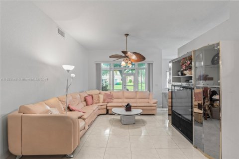 Condo in Tamarac, Florida, 2 bedrooms  № 1315694 - photo 2