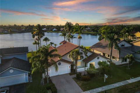House in Davie, Florida 4 bedrooms, 230.4 sq.m. № 1142045 - photo 1