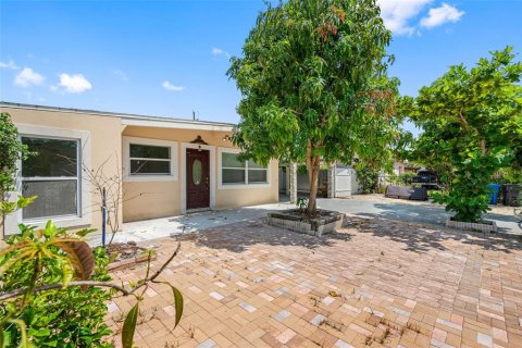 Casa en venta en Tampa, Florida, 3 dormitorios, 111.48 m2 № 1334596 - foto 4