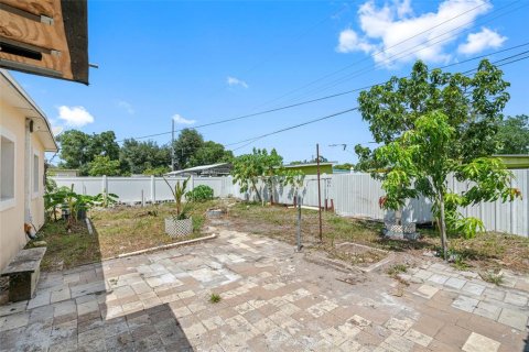 Casa en venta en Tampa, Florida, 3 dormitorios, 111.48 m2 № 1334596 - foto 9