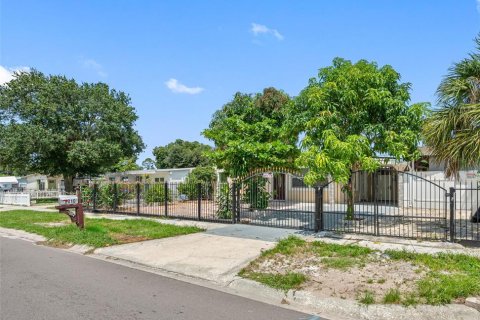 Villa ou maison à vendre à Tampa, Floride: 3 chambres, 111.48 m2 № 1334596 - photo 3