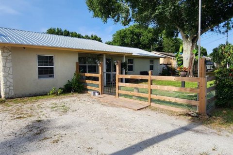 House in Okeechobee, Florida 3 bedrooms, 123 sq.m. № 1353092 - photo 5