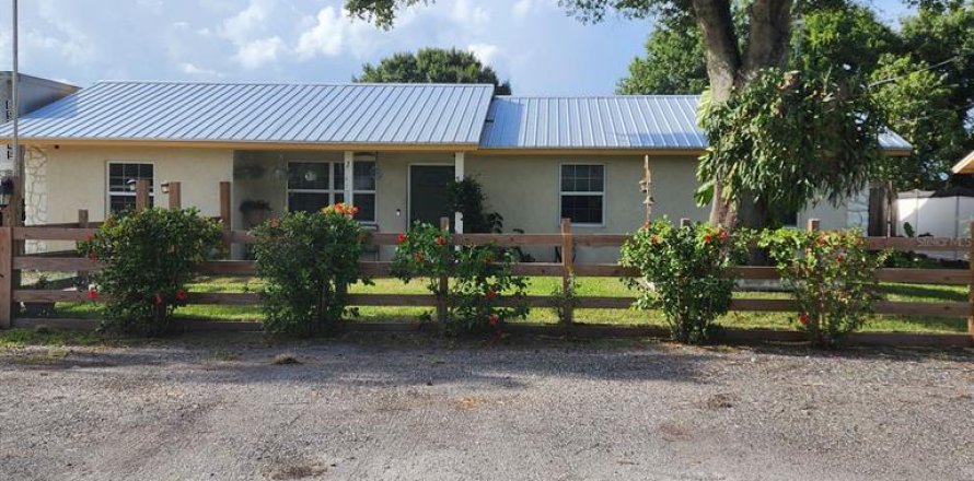 House in Okeechobee, Florida 3 bedrooms, 123 sq.m. № 1353092