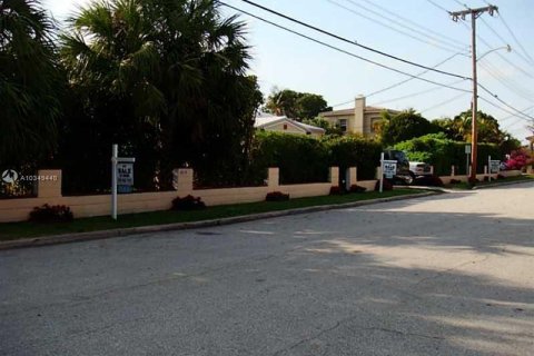 Villa ou maison à vendre à Surfside, Floride: 5 chambres, 269.42 m2 № 582560 - photo 12