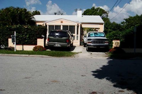 Купить виллу или дом в Серфсайд, Флорида 5 спален, 269.42м2, № 582560 - фото 3