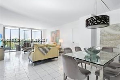 Condo in Aventura, Florida, 2 bedrooms  № 1412291 - photo 2