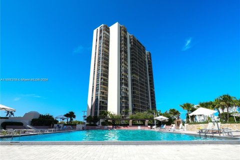 Condo in Aventura, Florida, 2 bedrooms  № 1412291 - photo 17