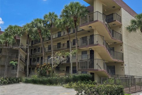 Copropriété à vendre à Lauderdale Lakes, Floride: 2 chambres, 93.09 m2 № 1412394 - photo 18