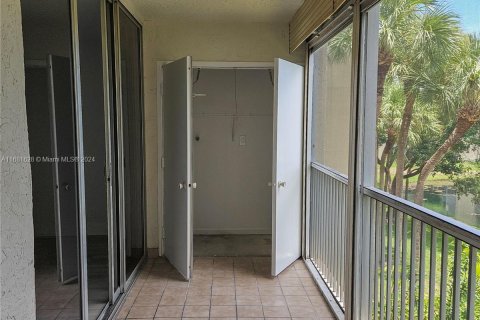 Copropriété à vendre à Lauderdale Lakes, Floride: 2 chambres, 93.09 m2 № 1412394 - photo 9