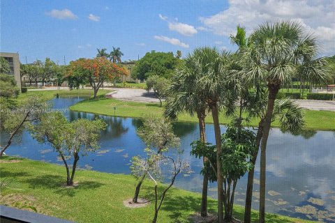 Condo in Lauderdale Lakes, Florida, 2 bedrooms  № 1412394 - photo 10