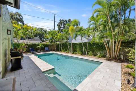 Casa en venta en Saint Petersburg, Florida, 4 dormitorios, 391.49 m2 № 1352270 - foto 4