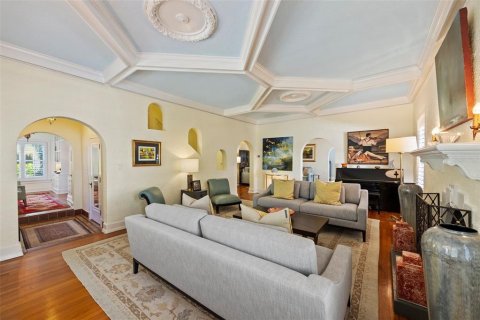 Casa en venta en Saint Petersburg, Florida, 4 dormitorios, 391.49 m2 № 1352270 - foto 9