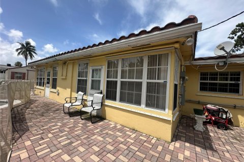 Propiedad comercial en venta en Fort Lauderdale, Florida № 1352219 - foto 12