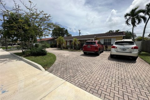 Commercial property in Fort Lauderdale, Florida № 1352219 - photo 2