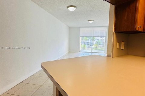 Copropriété à louer à Doral, Floride: 1 chambre, 75.25 m2 № 1352217 - photo 4