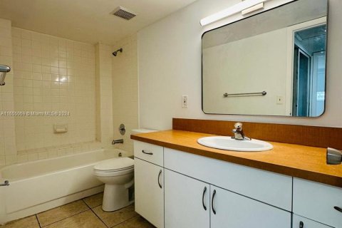 Condominio en alquiler en Doral, Florida, 1 dormitorio, 75.25 m2 № 1352217 - foto 11