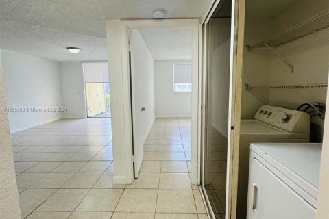 Copropriété à louer à Doral, Floride: 1 chambre, 75.25 m2 № 1352217 - photo 9