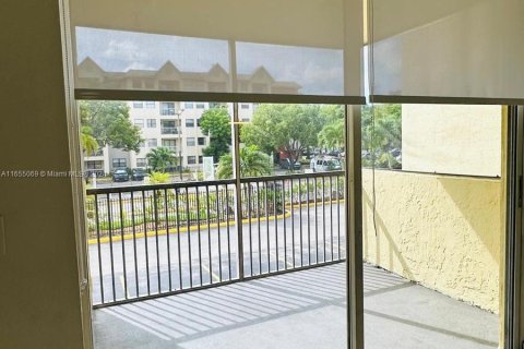 Condo in Doral, Florida, 1 bedroom  № 1352217 - photo 13