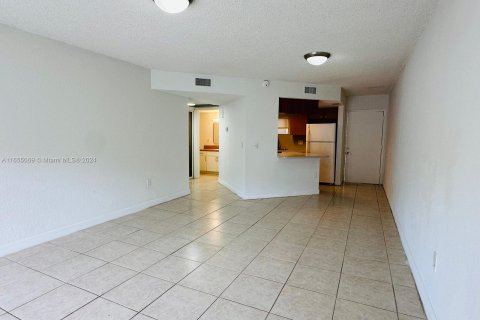 Condo in Doral, Florida, 1 bedroom  № 1352217 - photo 6