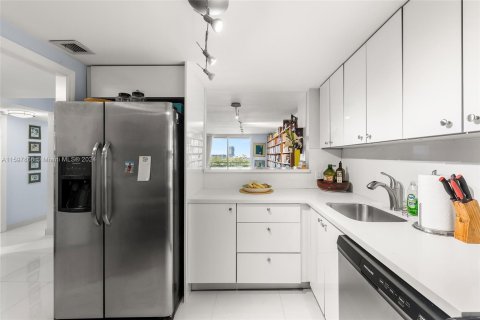 Condominio en venta en Hallandale Beach, Florida, 2 dormitorios, 107.02 m2 № 1215726 - foto 8