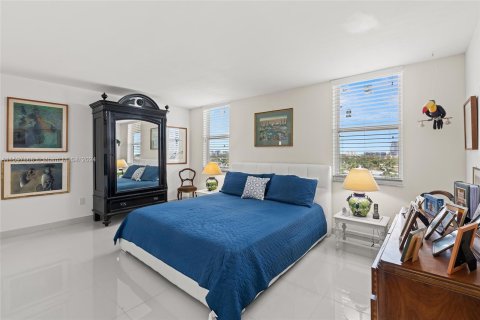 Condominio en venta en Hallandale Beach, Florida, 2 dormitorios, 107.02 m2 № 1215726 - foto 12