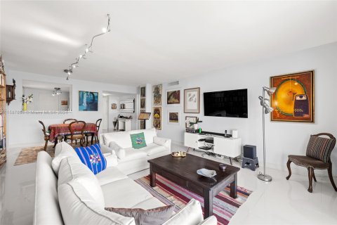 Condominio en venta en Hallandale Beach, Florida, 2 dormitorios, 107.02 m2 № 1215726 - foto 1