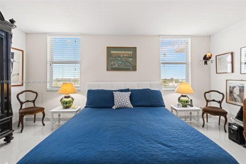 Condominio en venta en Hallandale Beach, Florida, 2 dormitorios, 107.02 m2 № 1215726 - foto 13