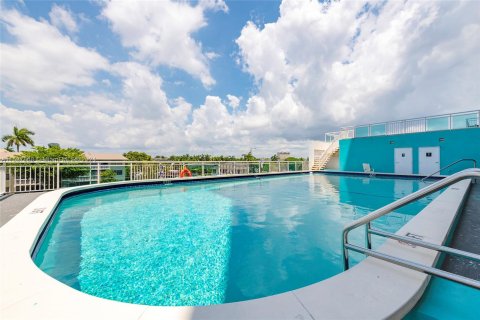 Condominio en venta en Hallandale Beach, Florida, 2 dormitorios, 107.02 m2 № 1215726 - foto 25