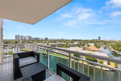 Condominio en venta en Hallandale Beach, Florida, 2 dormitorios, 107.02 m2 № 1215726 - foto 7