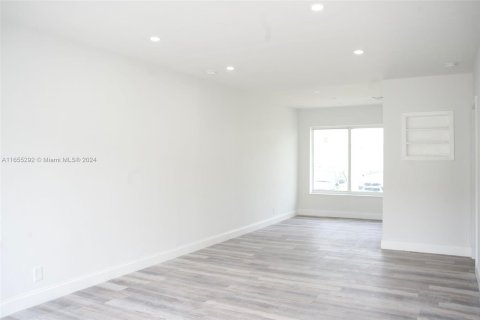 Apartment in Miami Beach, Florida 1 bedroom № 1353898 - photo 3